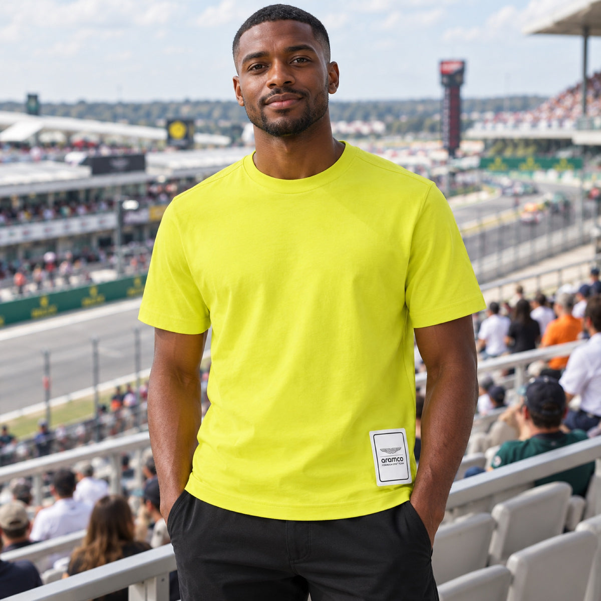 Voľnočasové tričko Aston Martin F1 Team LOGO – svetložlté – ilustračné foto (AI)