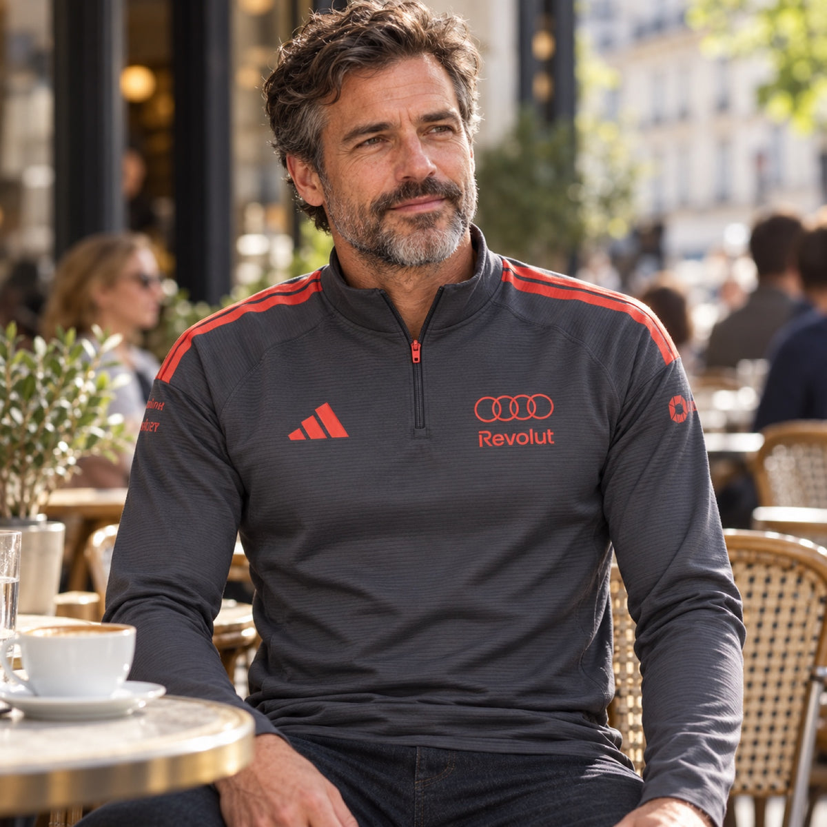 Tréningový top Audi Revolut F1 x Adidas s logami sponzorov – sivý – ilustračné foto (AI)