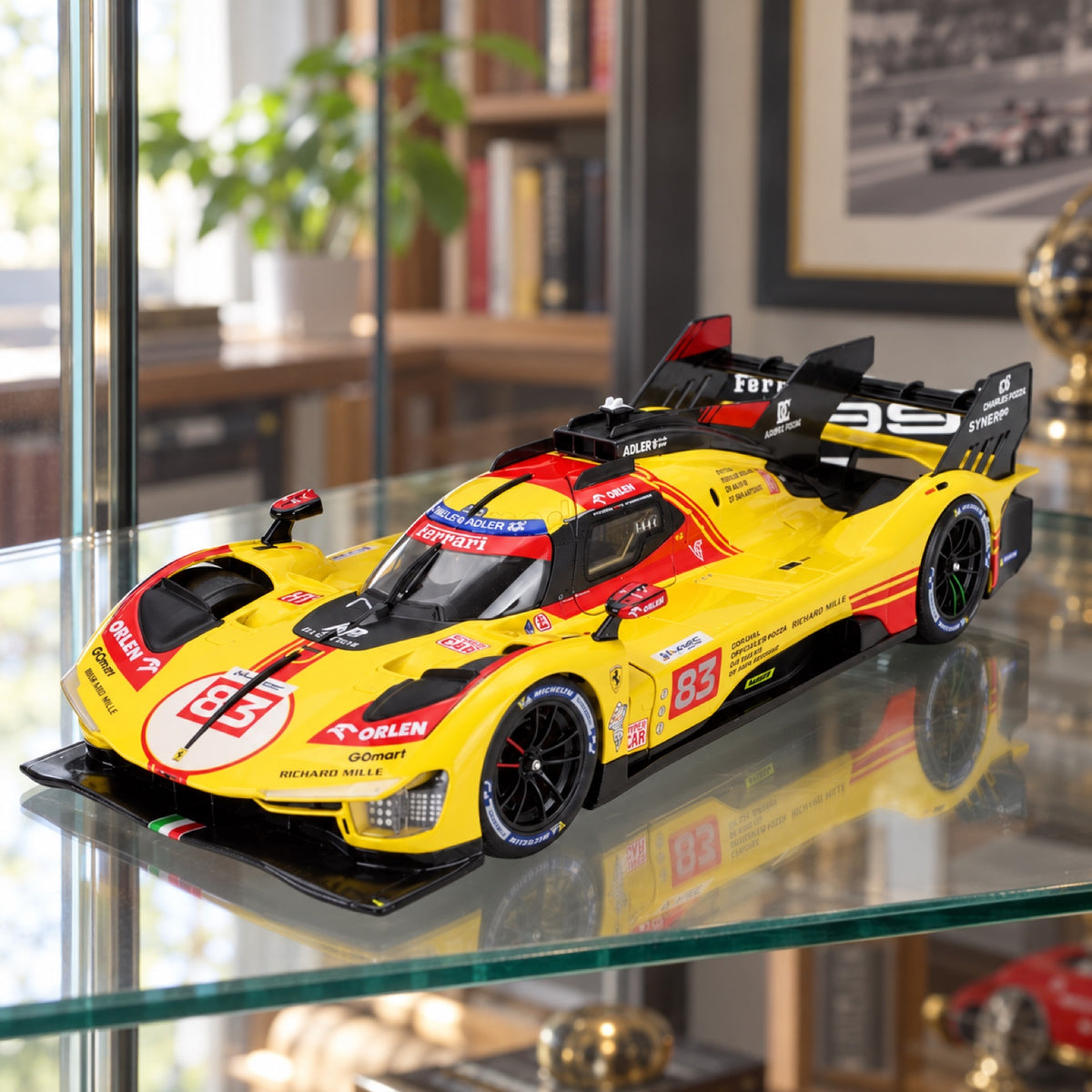 Model Ferrari 499P č. 83 Le Mans 2024 1:18 AF Corse – Bburago Deluxe Edition – ilustračné foto (AI)