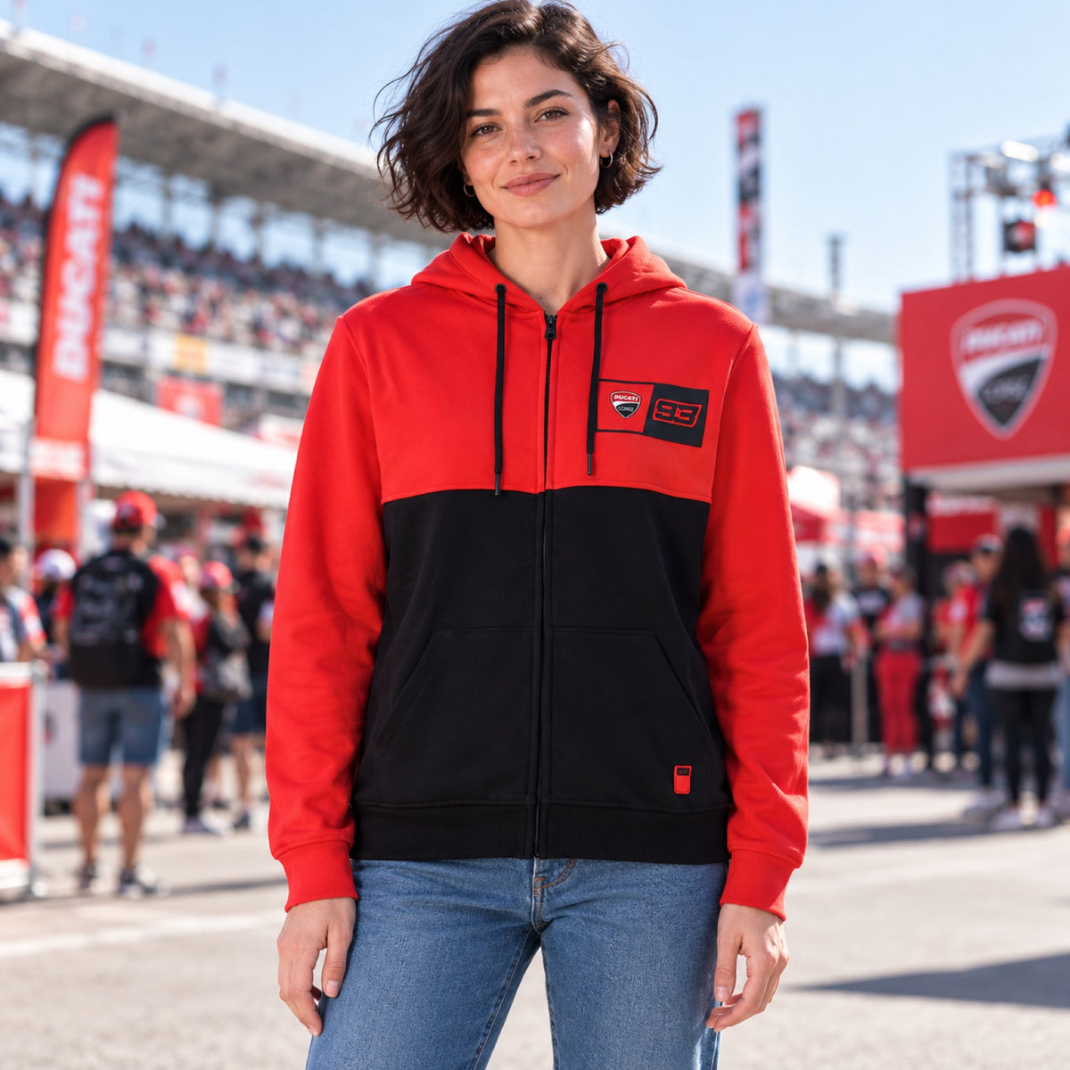 Fanúšikovská mikina s kapucňou Ducati Corse – Marc Marquez s logom 93 – ilustračné foto (AI)