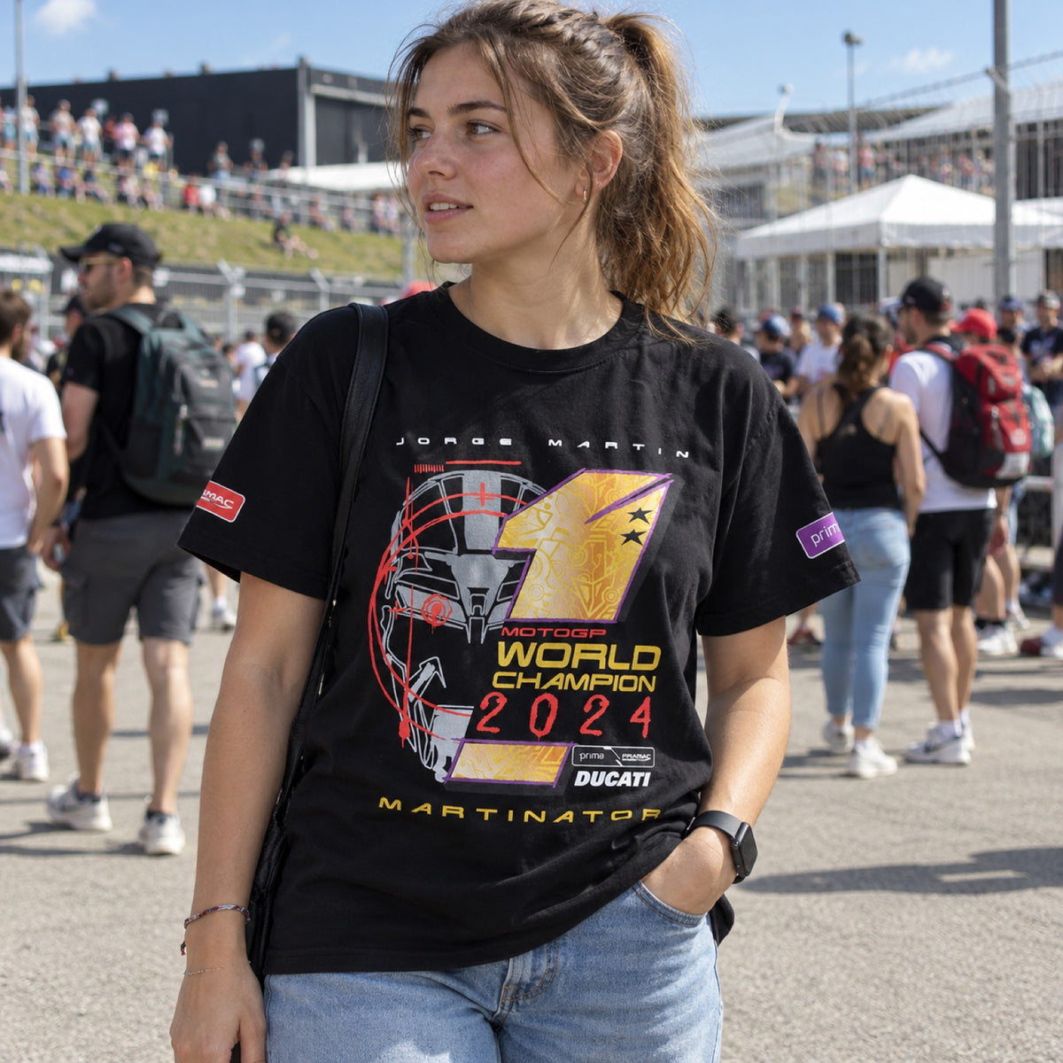 Jorge Martin #MART1NATOR Champion T-Shirt – Black – ilustrační foto 2 (AI)