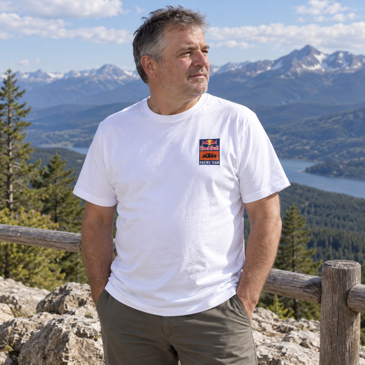 KTM Red Bull Racing Casual Logo T-Shirt – White – ilustrační foto (AI)