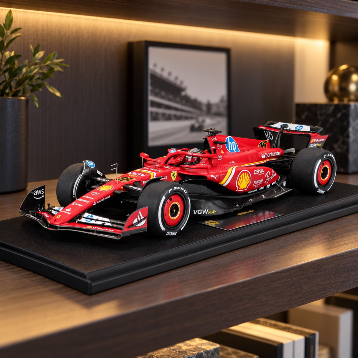 Model LookSmart Scuderia Ferrari SF-24 – Ch. Leclerc, VC Monza 2024 – ilustračné foto (AI)