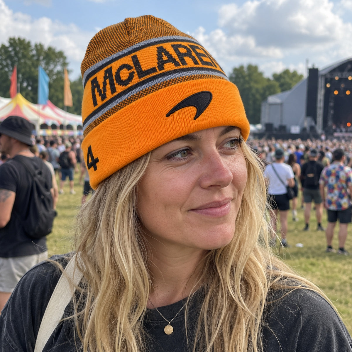 Lando Norris McLaren F1 Team Beanie – Orange – ilustrační foto 2 (AI)