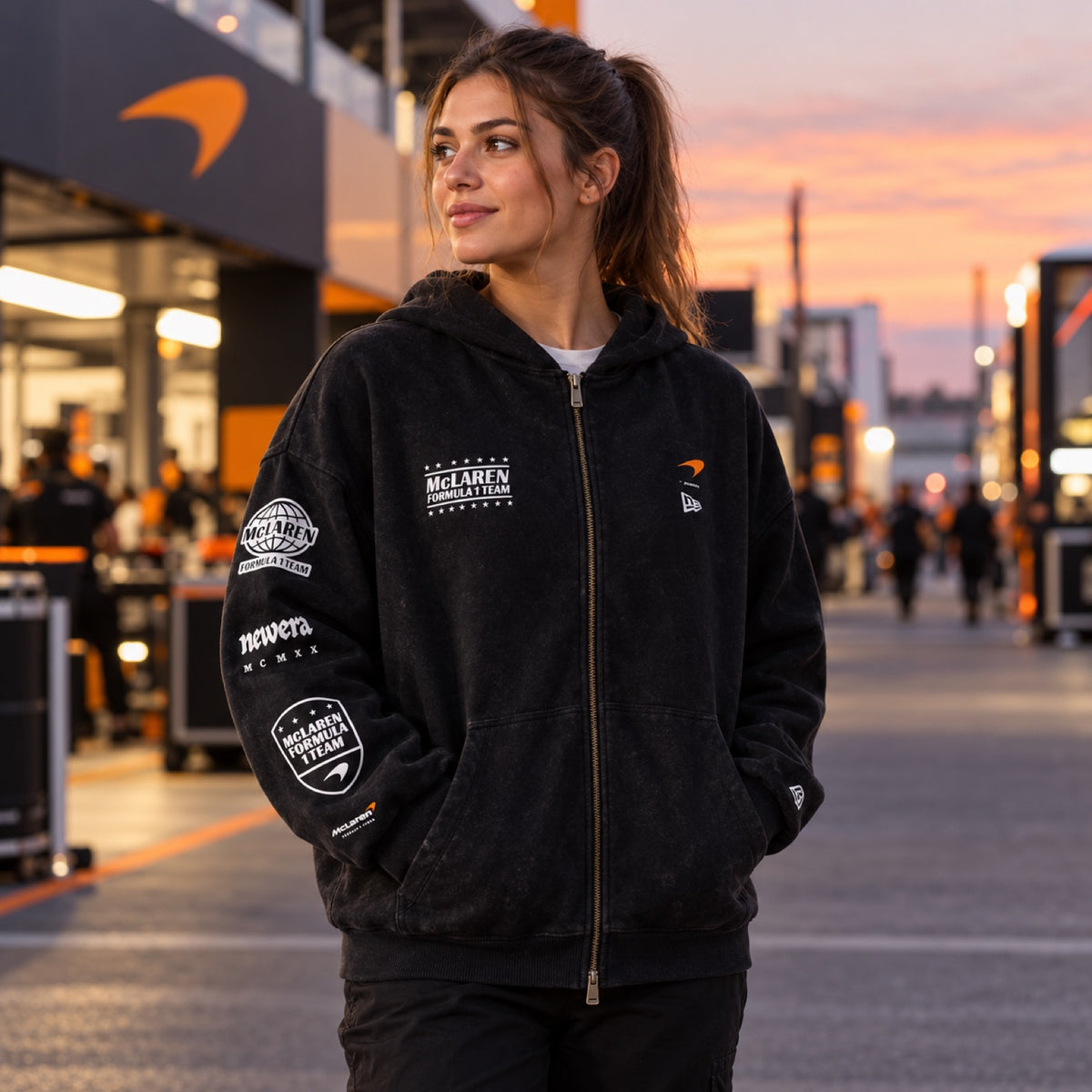 Mikina s kapucňou na zips McLaren F1 NE GRPHC – čierna, washed – ilustračné foto (AI)