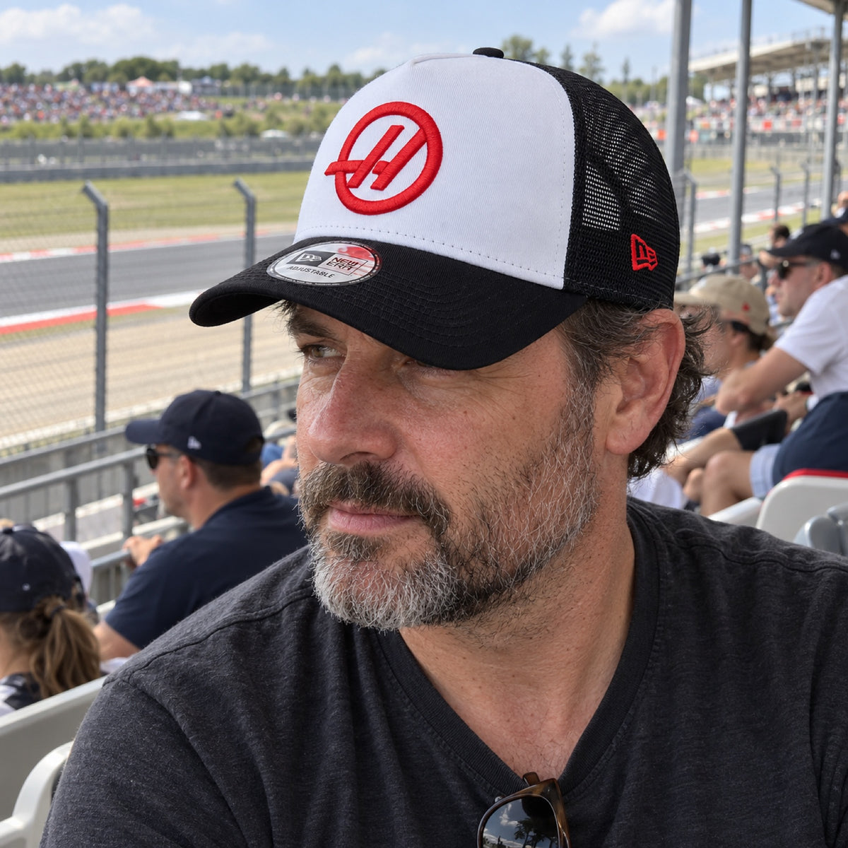 Haas F1 MoneyGram EF Cap with Large Logo – White – ilustrační foto (AI)