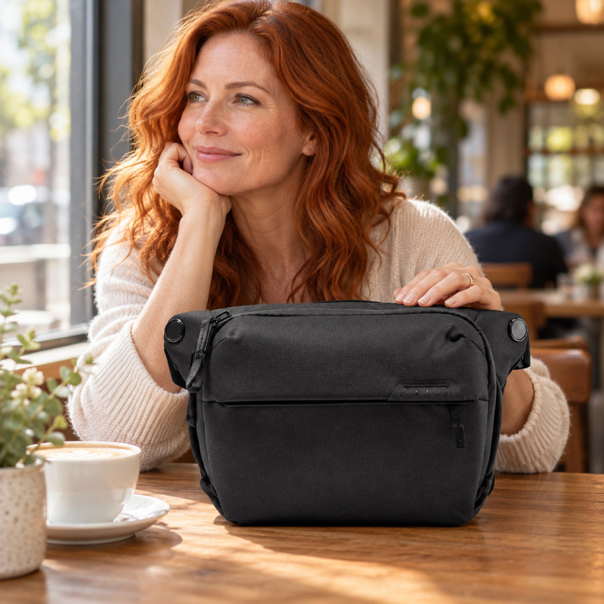 Peak Design Everyday Sling 6L v2 – Black – ilustračné foto (AI)