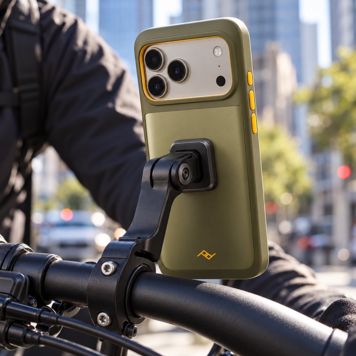 Peak Design GNAR Case – iPhone 17 Pro Max – Kelp – ilustračné foto (AI)