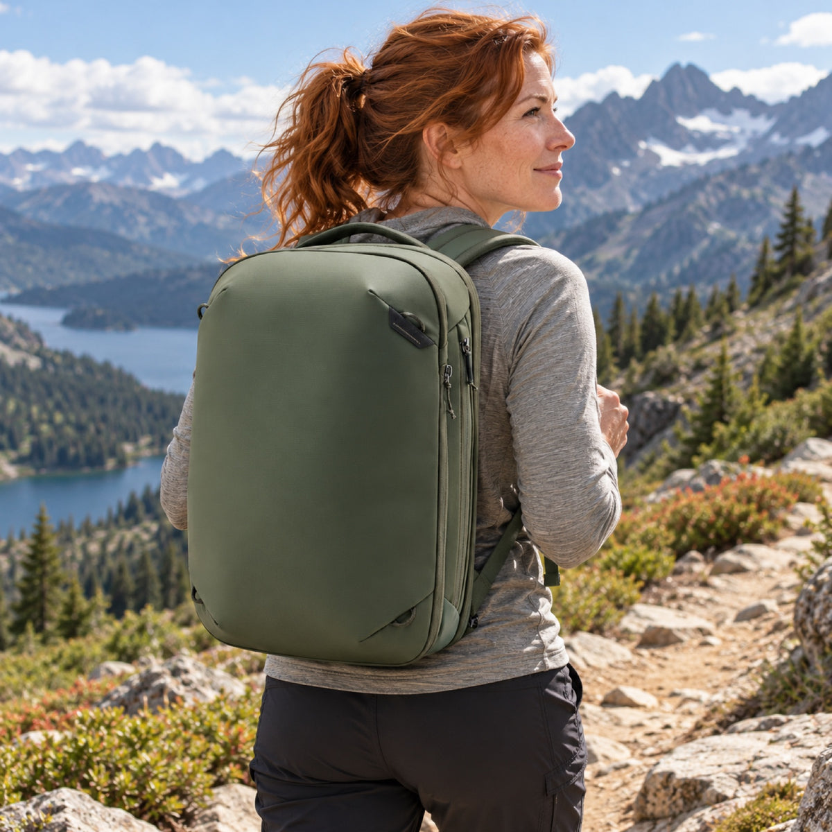 Peak Design Travel Backpack 20L – Sage – ilustračné foto (AI)