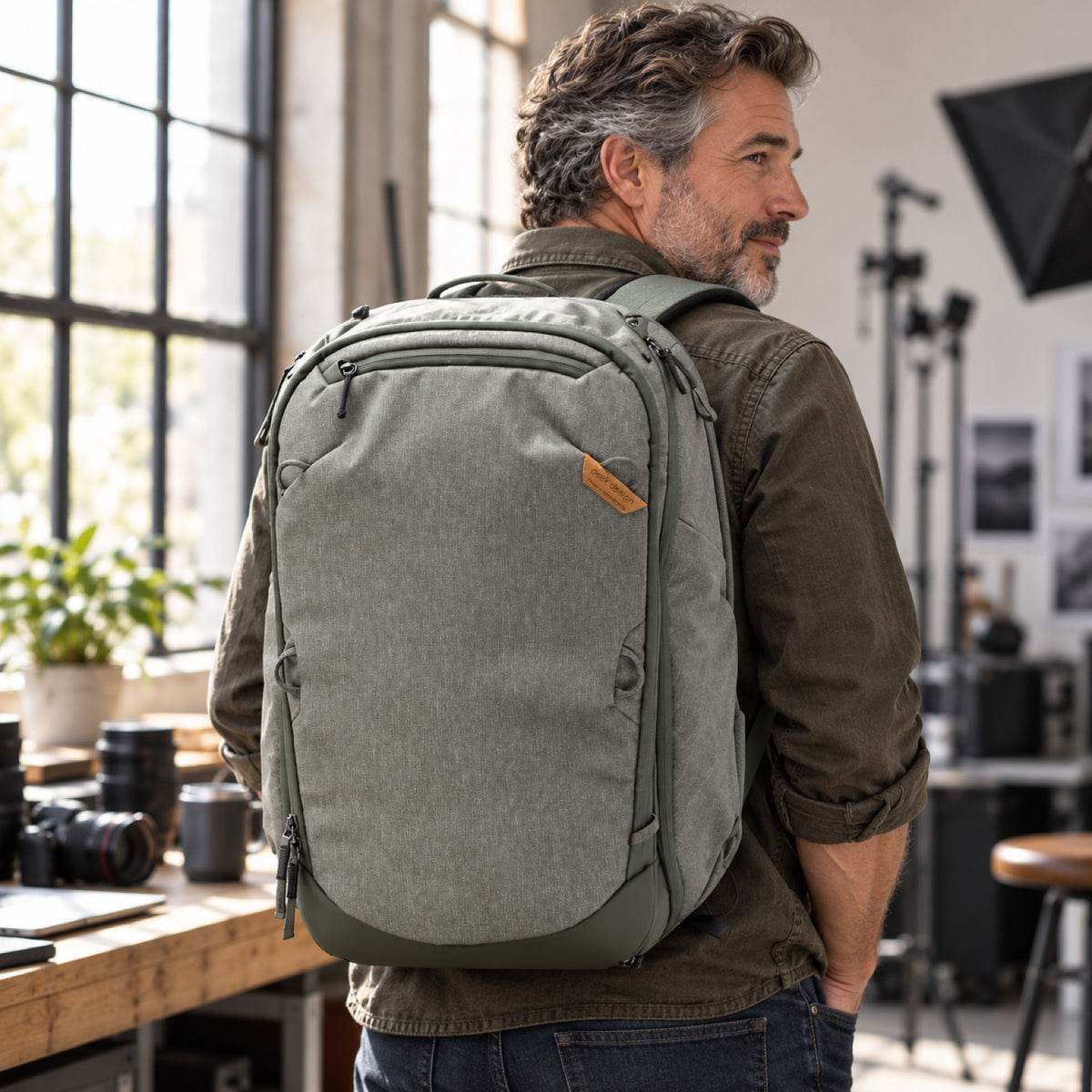 Peak Design Travel Backpack 45L v2 – Sage – ilustračné foto (AI)