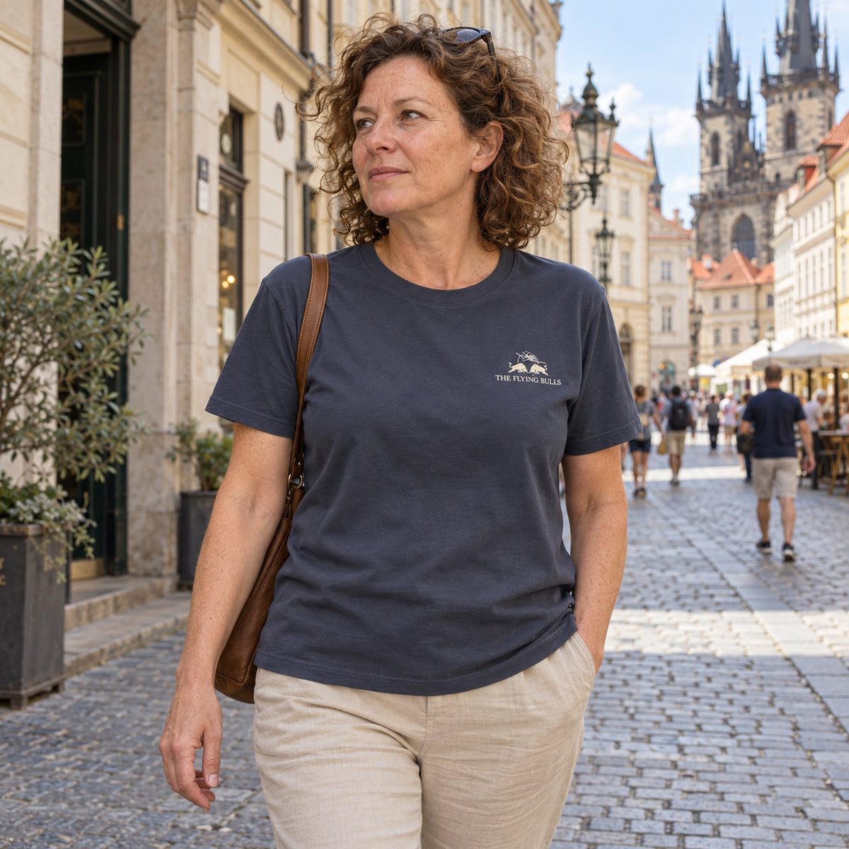 Red Bull The Flying Bulls Casual T-Shirt with Bull Motif – ilustrační foto 2 (AI)