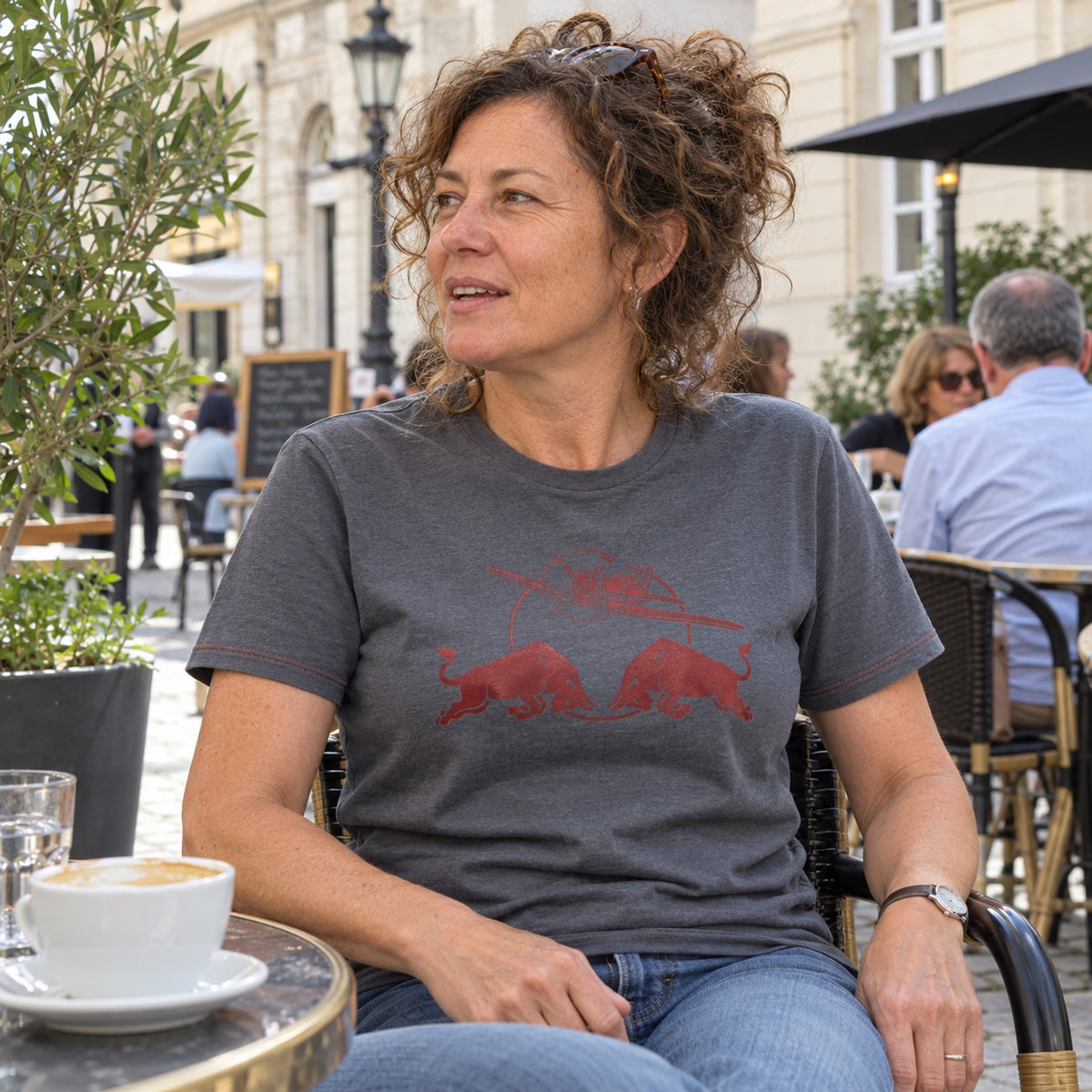 Red Bull The Flying Bulls Icon Casual T-Shirt – ilustrační foto 2 (AI)