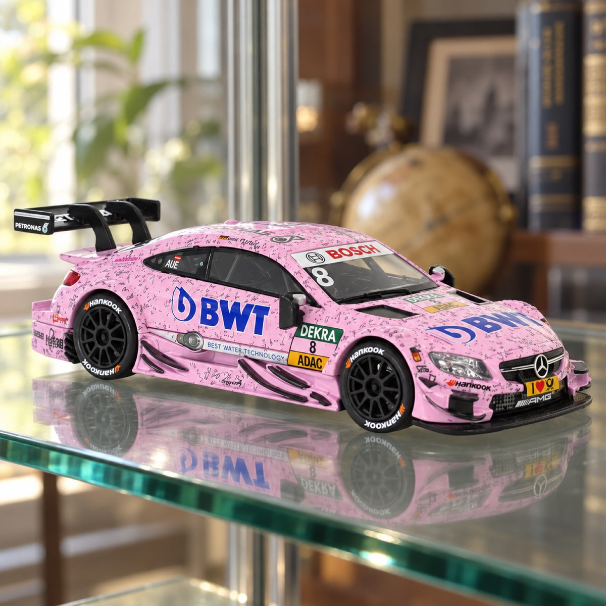 Model Mercedes-Benz DTM C63 AMG L. Auer 1/43 – ilustračné foto (AI)