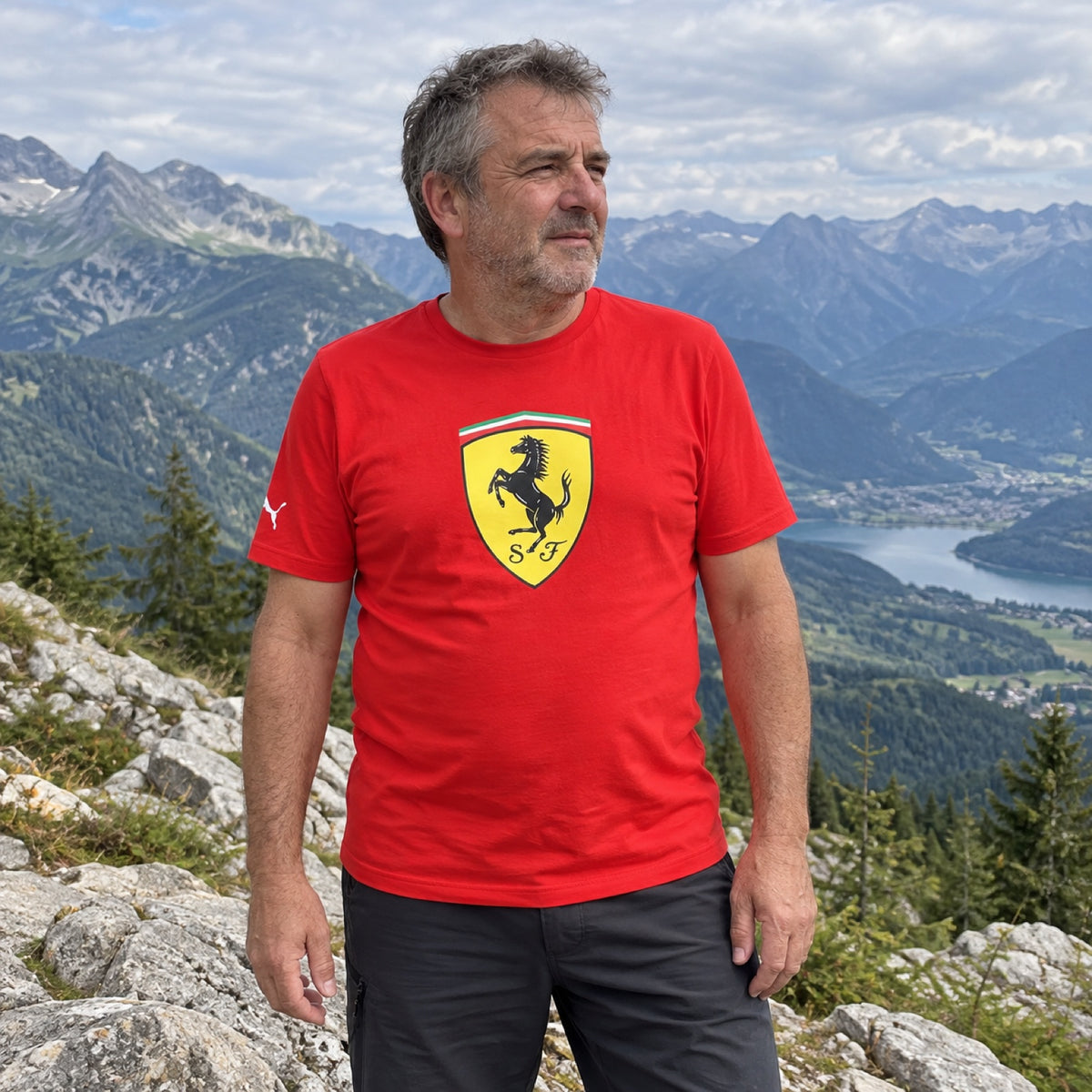Scuderia Ferrari F1 Casual T-Shirt with Large Logo – Red – ilustrační foto (AI)