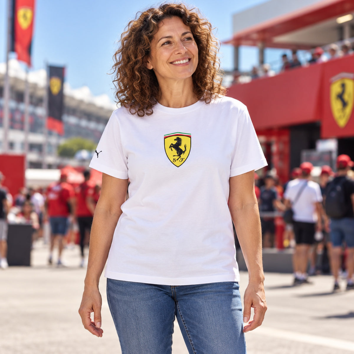 Fanúšikovské tričko Scuderia Ferrari F1 s logom – biele – ilustračné foto (AI)