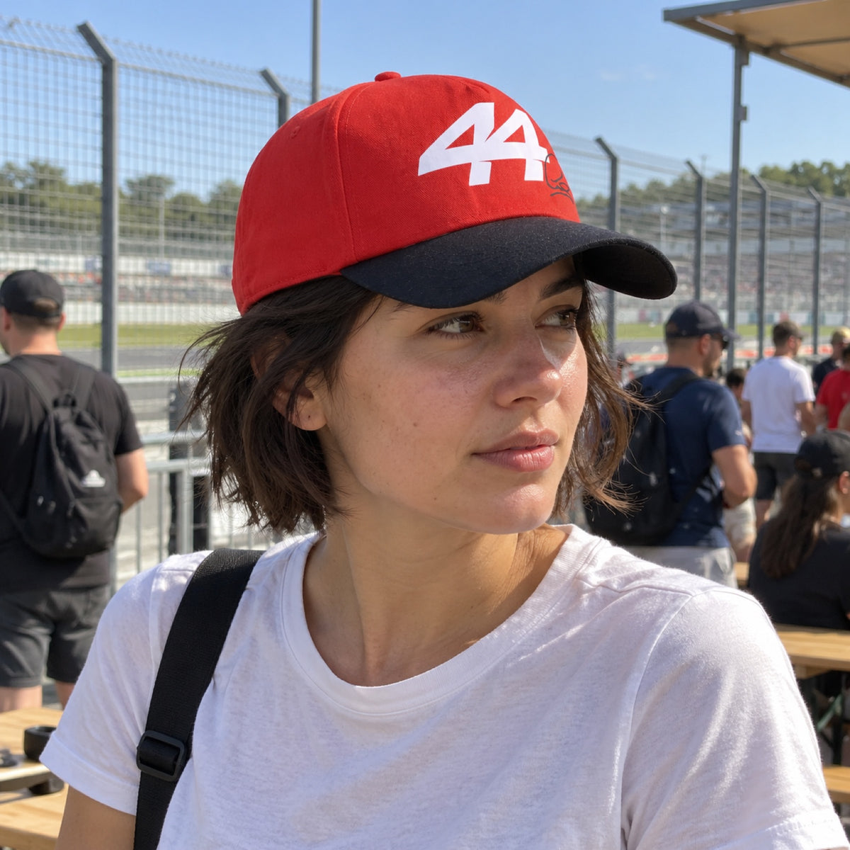 Lewis Hamilton Scuderia Ferrari F1 x Puma Cap – Fan Edition – ilustrační foto 2 (AI)