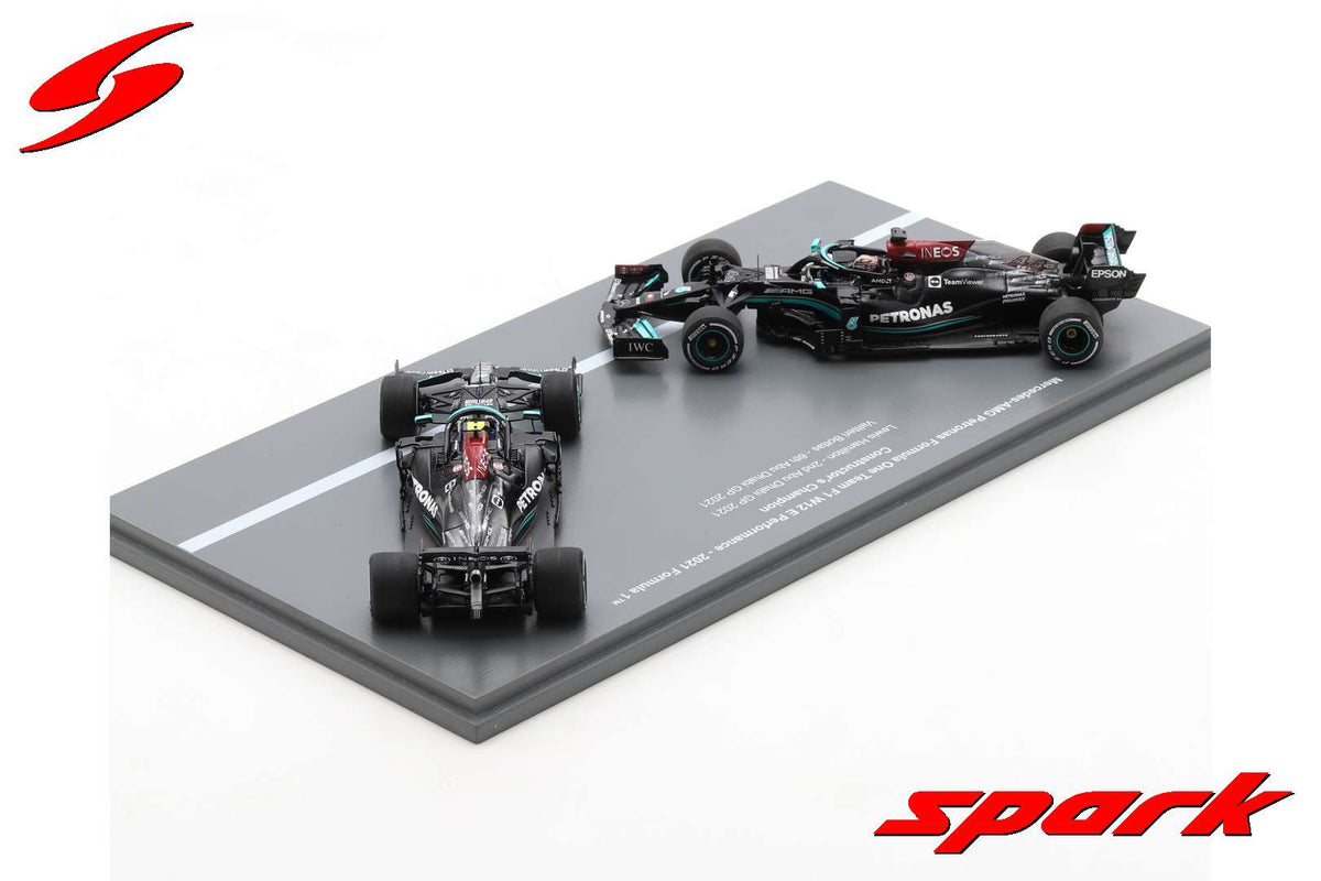Set modelov Mercedes AMG W12 SPARK L. Hamilton + V. Bottas Abu Dhabi GP 2021