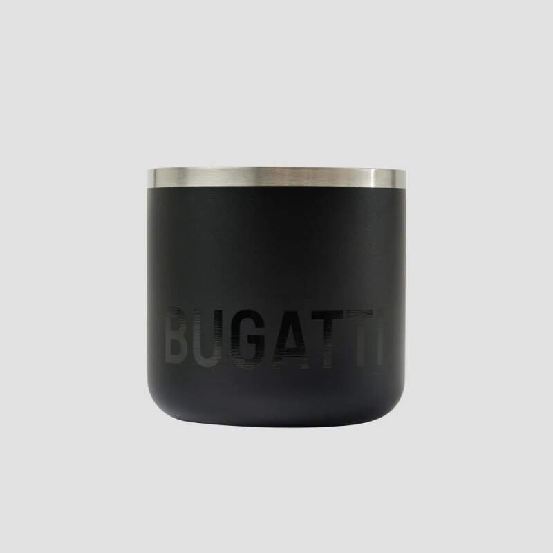 Čierny hrnček Bugatti s nápisom