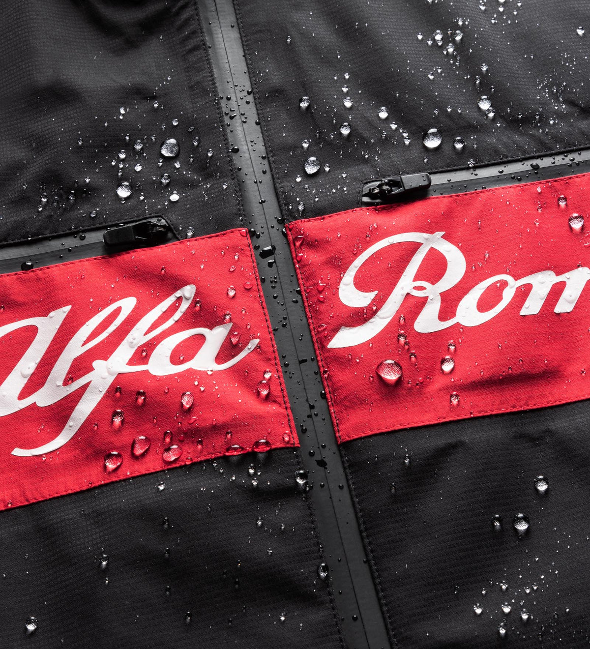 Alfa Romeo F1 Team tímová vetrovka čierna