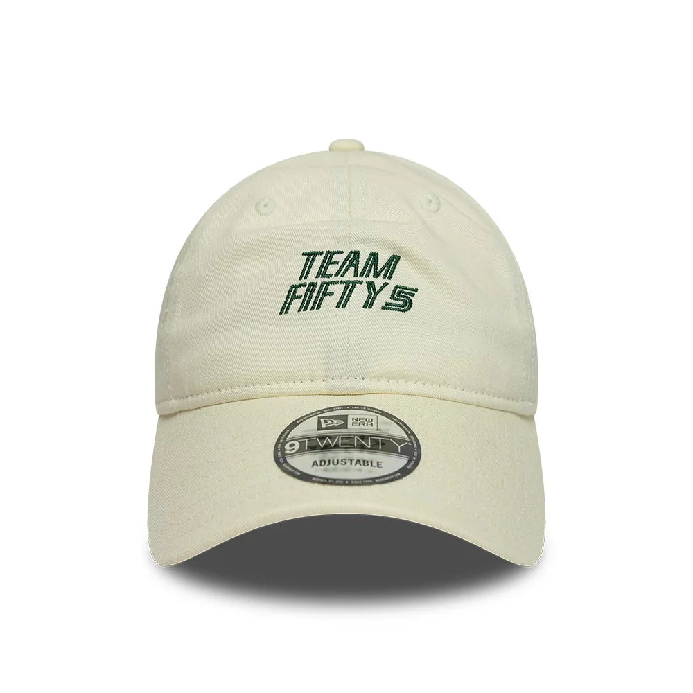 Šiltovka Carlos Sainz TEAMFIFTY5 New Era 9TWENTY – krémovobiela
