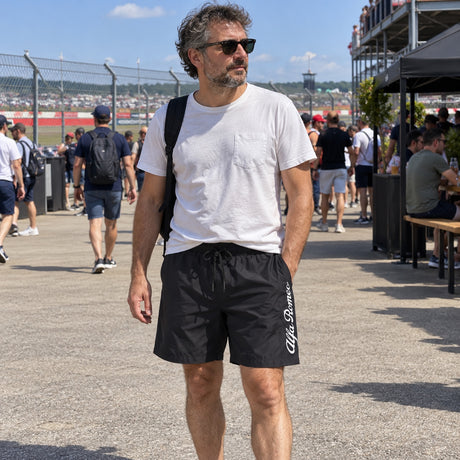 Alfa Romeo Beach Shorts with AR Lettering – ilustrační foto (AI)