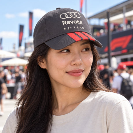 Šiltovka Audi Revolut F1 x Adidas – tmavosivá, lifestylová edícia – ilustračné foto (AI)