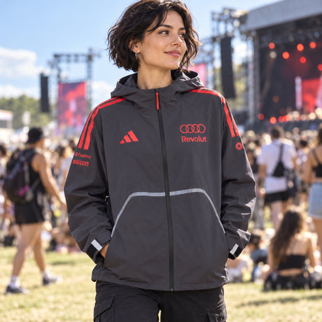 Ľahká tímová bunda Audi Revolut F1 x Adidas s logami sponzorov – sivá – ilustračné foto (AI)
