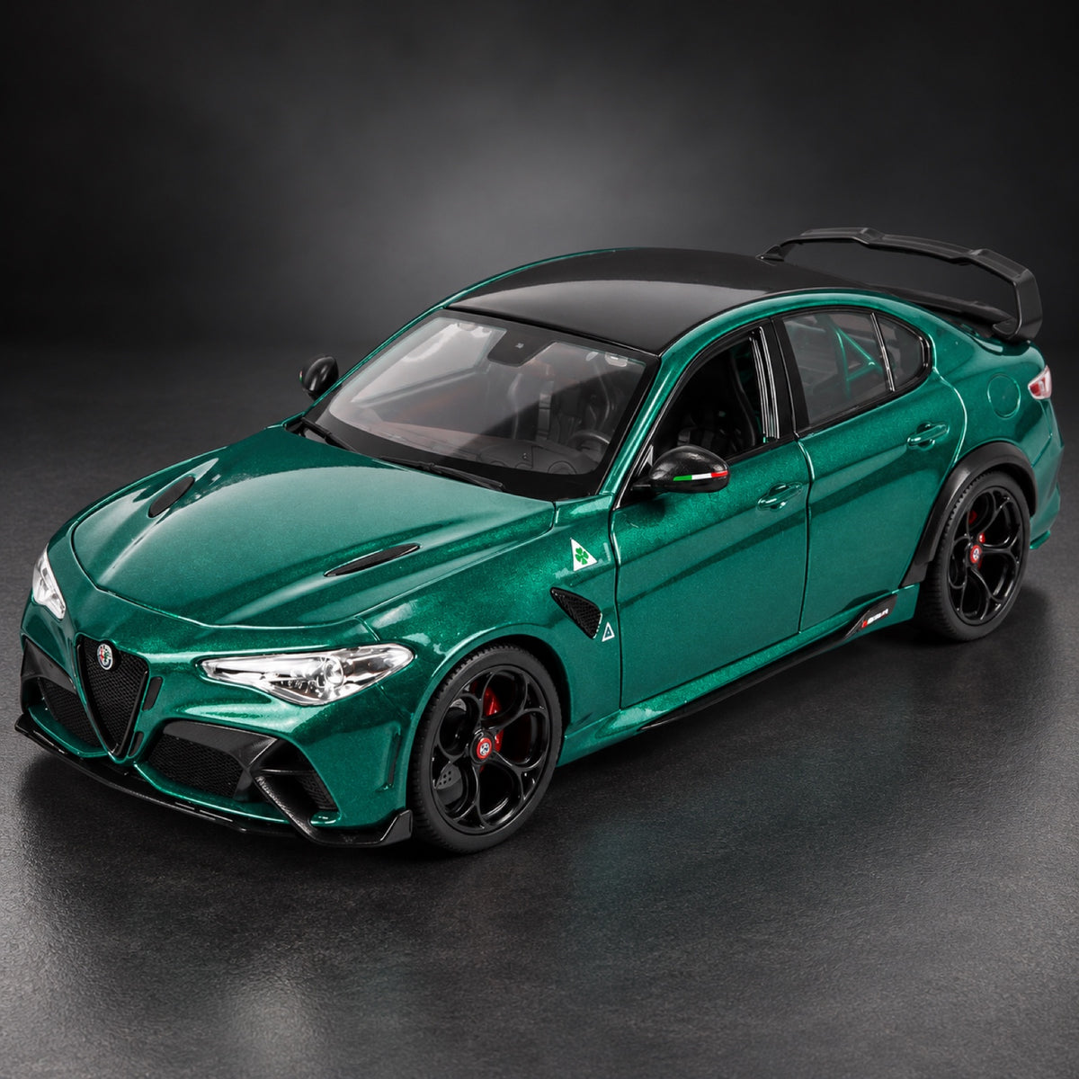 Model Bburago Alfa Romeo Giulia GTAm – zelený – ilustračné foto (AI)