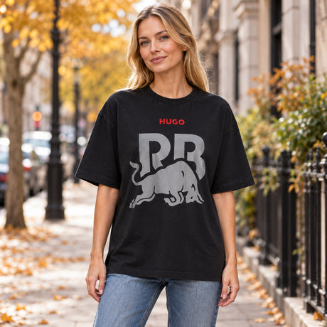 Voľnočasové tričko HUGO x Racing Bulls – čierne – ilustračné foto (AI)