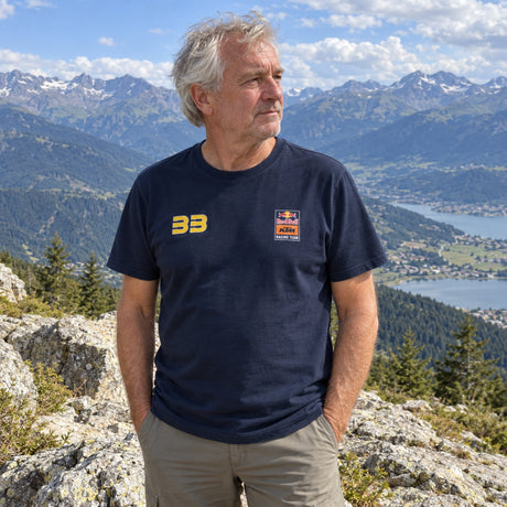Fanúšikovské tričko KTM Red Bull Racing Brad Binder – ilustračné foto (AI)