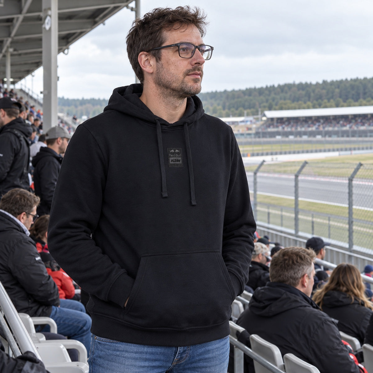 KTM Red Bull Racing Carbon Casual Hoodie – ilustrační foto (AI)