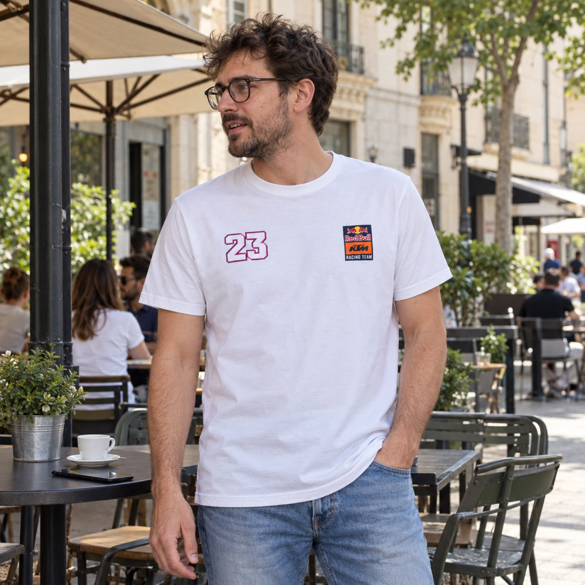 KTM Red Bull Racing Fan T-Shirt – Enea Bastianini – ilustrační foto (AI)