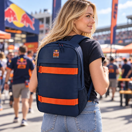 Batoh KTM Red Bull Racing ESSENTIAL s logom – ilustračné foto (AI)