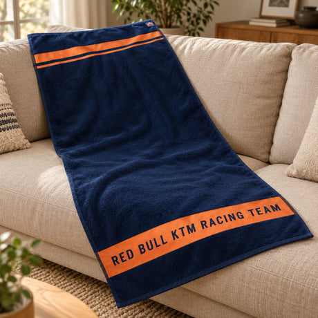Veľký uterák KTM Red Bull Racing s nápisom – ilustračné foto (AI)