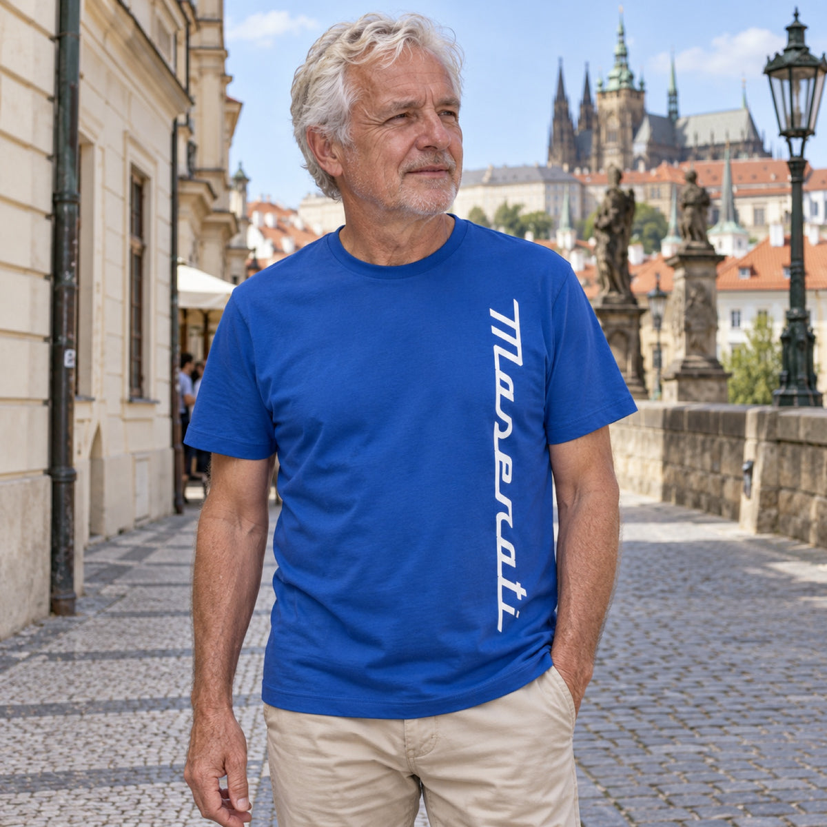 Maserati Men's T-Shirt with Maserati Lettering – Blue – ilustrační foto (AI)