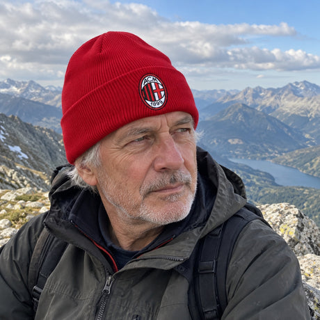 AC MILAN CORE Beanie – Red – ilustrační foto (AI)