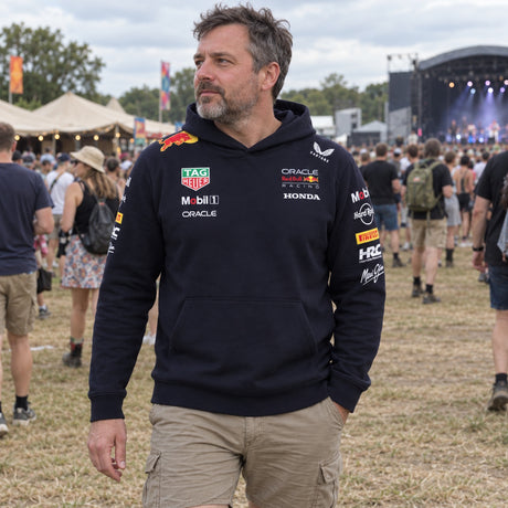 Oracle Red Bull Racing Team Hoodie with Sponsor Logos – ilustrační foto (AI)