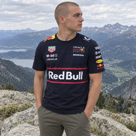 Oracle Red Bull Racing Team T-Shirt with Sponsor Logos – ilustrační foto (AI)