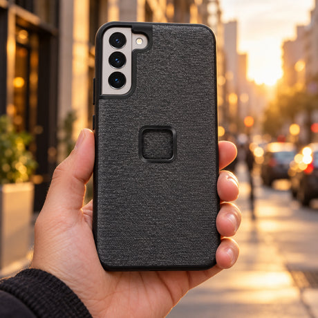 Peak Design Everyday Case – Samsung Galaxy S22+ – Charcoal – ilustračné foto (AI)