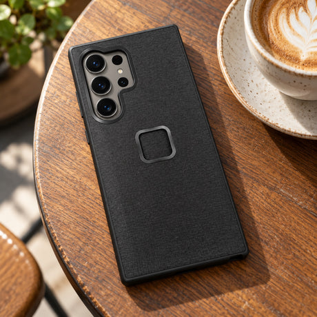 Peak Design Everyday Case Samsung Galaxy S24 Ultra – Charcoal – ilustračné foto (AI)