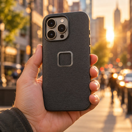Peak Design Everyday Case iPhone 16 Pro – Charcoal – ilustračné foto (AI)