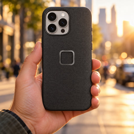 Peak Design Everyday Case iPhone 16 Pro Max – Charcoal – ilustračné foto (AI)