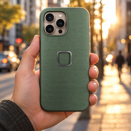 Peak Design Everyday Case iPhone 16 Pro Max – Sage – ilustračné foto (AI)