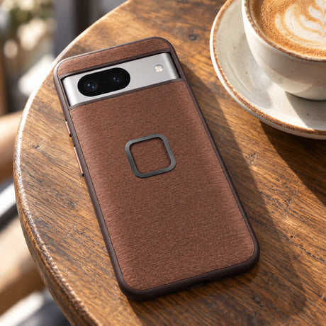 Peak Design Everyday Case Google Pixel 8 – Redwood – ilustračné foto (AI)