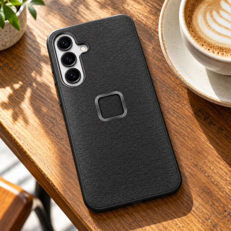 Peak Design Everyday Case Fabric Samsung Galaxy S25+ – Charcoal – illustrative photo (AI)