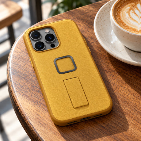 Peak Design Everyday Loop Case iPhone 15 Pro v2 – Sun – ilustračné foto (AI)