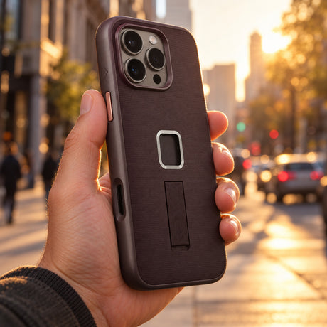 Peak Design Everyday Loop Case iPhone 16 Pro Max – Eclipse – ilustračné foto (AI)