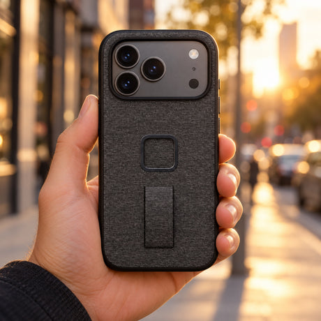Peak Design Everyday Loop Case Slimlink iPhone 18 Pro – Charcoal – ilustračné foto (AI)