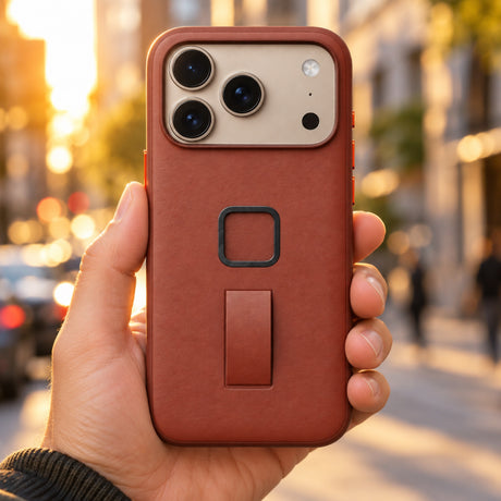 Peak Design Everyday Loop Case Slimlink iPhone 18 Pro Max – Redwood Clarino – ilustračné foto (AI)