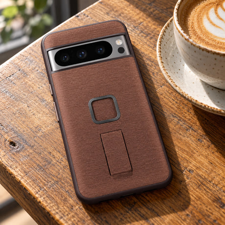 Peak Design Everyday Loop Case Google Pixel 8 Pro – Redwood – ilustračné foto (AI)